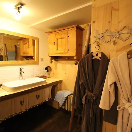 L'atelier D'en Bas * La Tine