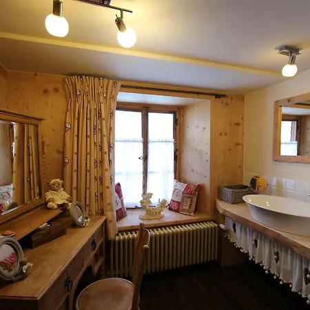 L'atelier D'en Bas Guest house *